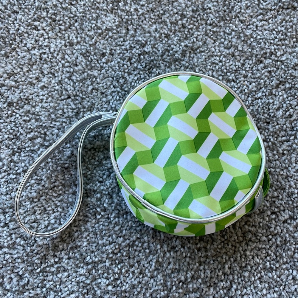 Clinique | green round wristlet